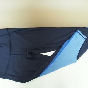 Lululemon Legging. Mix Mesh Blue Contrast Crop Legging Size 6